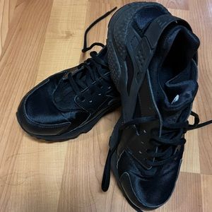 Nike Air Huraches - Like New